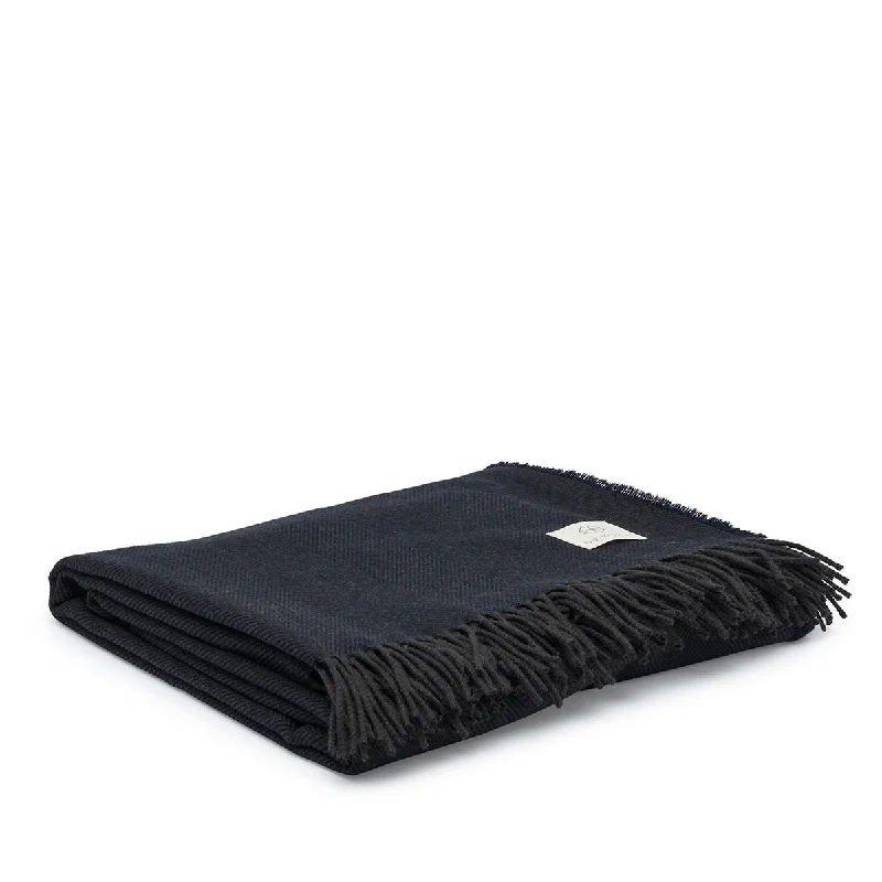 Lambswool throw midnight blue