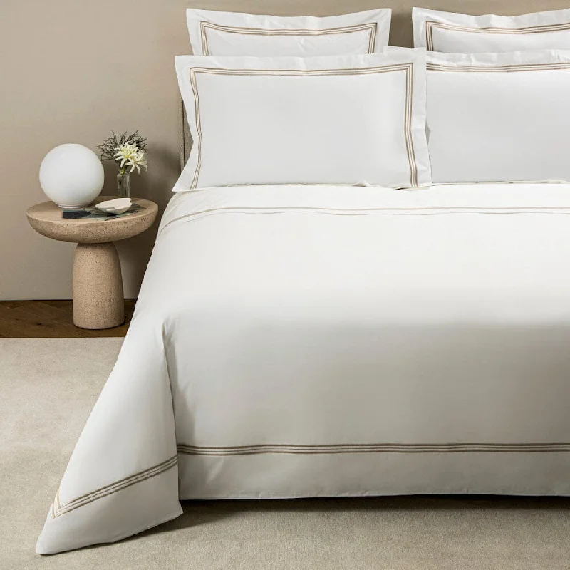 Triplo Popeline Bourdon White and Savage Beige by Frette