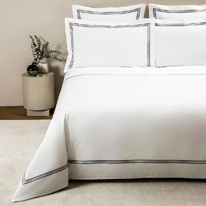 Triplo Popeline Bourdon White and Slate Grey by Frette